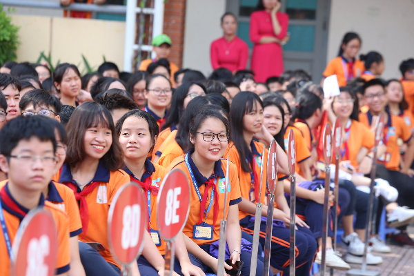 Quang Hải, Bùi Tiến Dũng đeo mặt nạ trung thu truyền cảm hứng tại Strong Vietnam