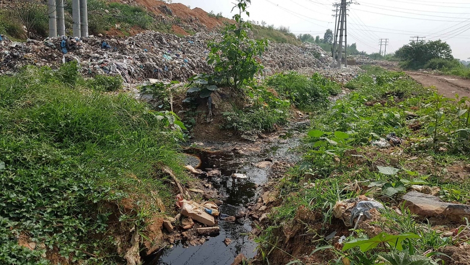 Vĩnh Phúc: Công ty Môi trường Vĩnh Yên chôn lấp rác sơ sài ở chân núi Đinh