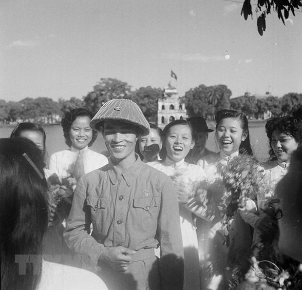 Người Hà Nội tràn đầy cảm xúc với những ký ức tháng 10 lịch sử