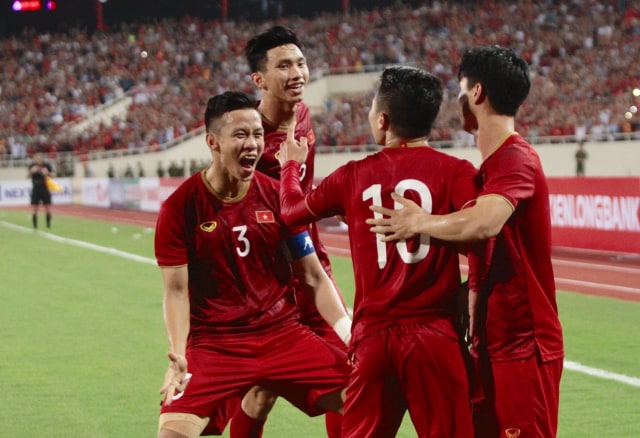 Quang Hải ghi bàn 'nhanh như cắt' đánh bại tuyển Malaysia