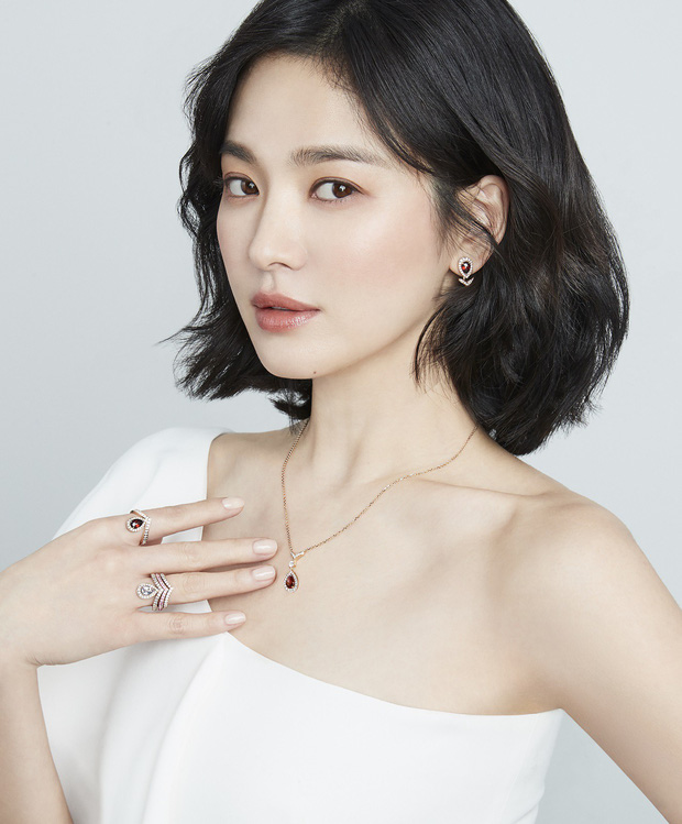 Song Hye Kyo lần đầu xuất hiện trước công chúng tại Hàn Quốc sau ly hôn