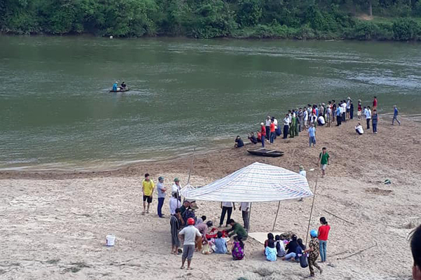 Tìm thấy thi thể 3 học sinh đuối nước trên sông Ngàn Sâu