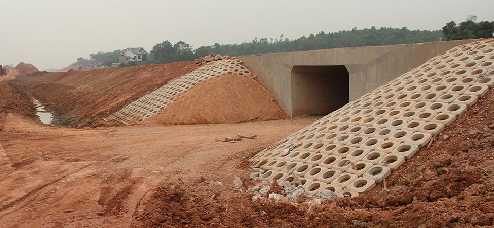 Cao tốc Bắc Giang - Lạng Sơn: Bất cập tại những hầm chui dân sinh