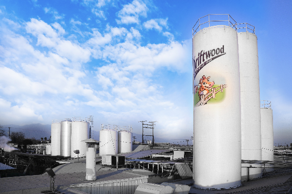Thứ trưởng Bộ Nông nghiệp Mỹ ấn tượng với siêu nhà máy sữa của Vinamilk