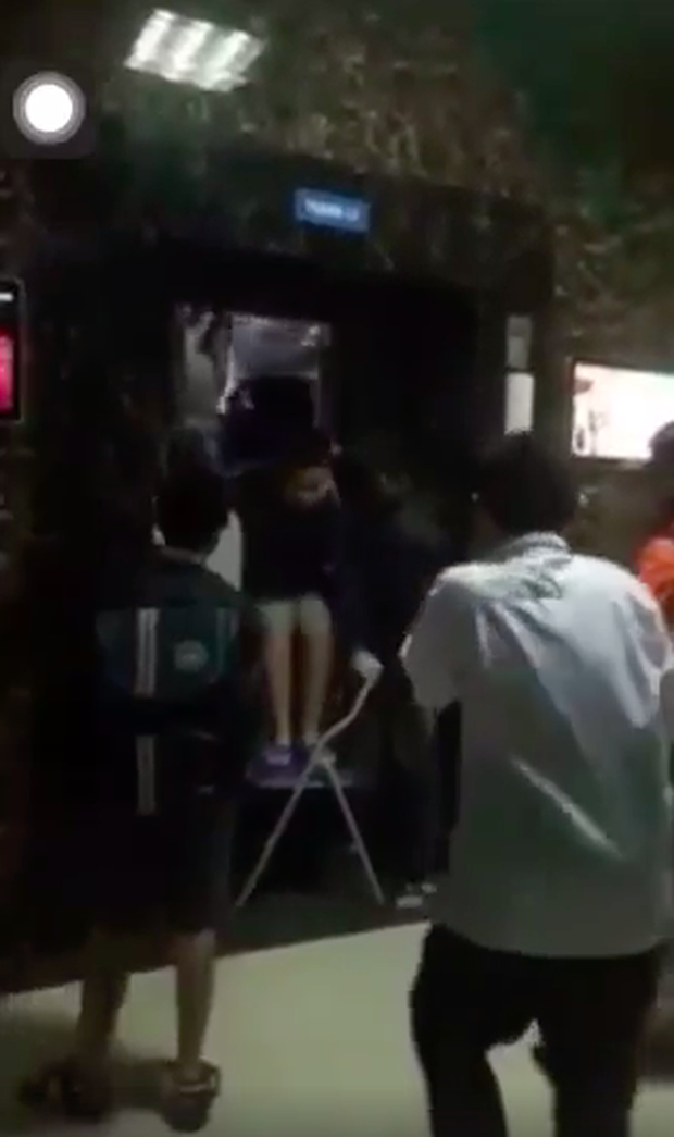 Nhiều cư dân HH Linh Đàm hoảng sợ khi bị mắc kẹt trong thang máy