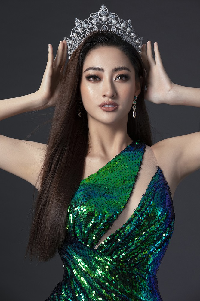 Lương Thùy Linh xuất hiện rạng rỡ và đẹp mê mẩn trong bộ ảnh 'chào sân' Miss World