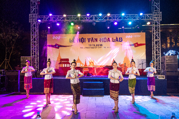 Du khách FLC Sầm Sơn mãn nhãn với đêm Lễ hội Văn hóa Lào