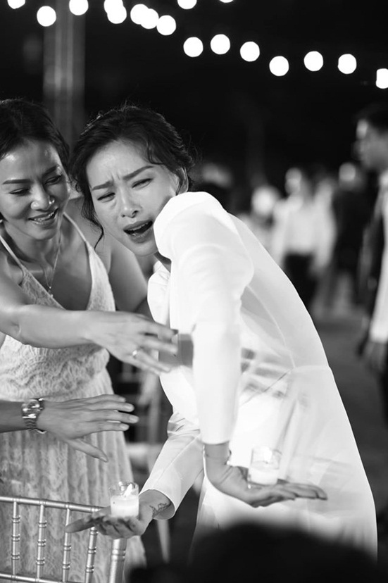 Đông Nhi tung bộ ảnh nét căng, quậy tưng bừng trong 'siêu đám cưới' ở Phú Quốc