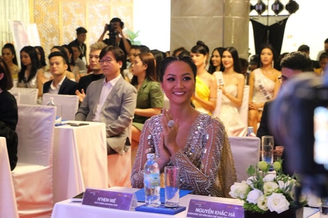 Cận cảnh vương miện đính hơn 2.000 viên đá quý của Hoa hậu Hoàn vũ Việt Nam 2019