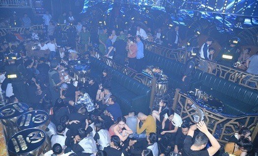 Phát hiện gần 100 dân chơi dương tính với ma túy tại 2 quán bar ở Đồng Nai