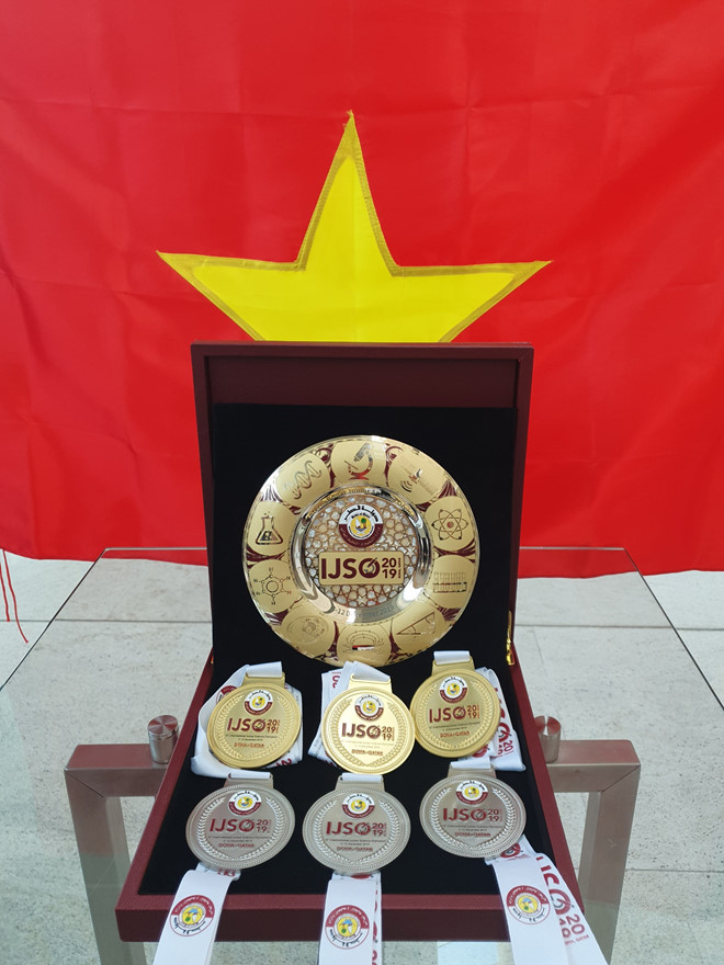Việt Nam giành ba huy chương vàng Olympic Khoa học trẻ quốc tế