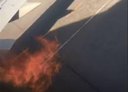 Máy bay của United Airlines hạ cánh khẩn cấp vì động cơ bỗng nhiên bốc cháy