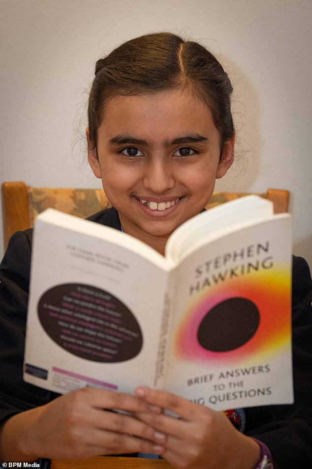 Bé gái 10 tuổi có chỉ số IQ cao hơn thiên tài nổi tiếng thế giới Albert Einstein và Stephen Hawking