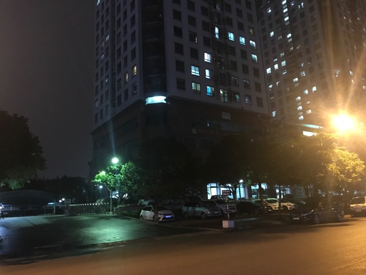 Hà Nội: Người phụ nữ rơi từ tầng cao chung cư xuống tử vong
