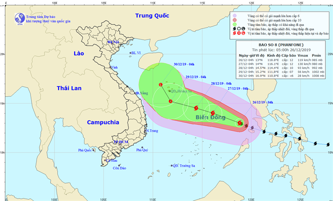 Bão Phanfone giật cấp 14 quần thảo trên Biển Đông