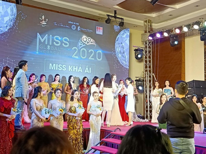 Phát hiện 'Miss Global Her Beauty' thi chui có nhiều sao Việt góp mặt làm MC, giám khảo