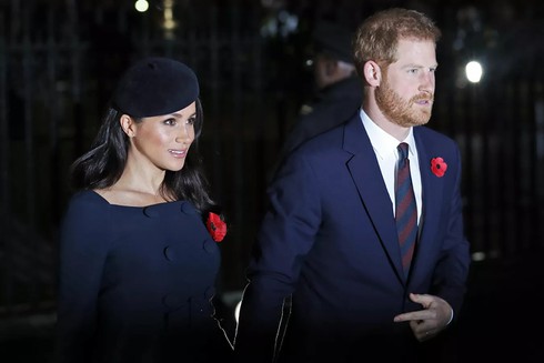 Vợ chồng Hoàng tử Harry rút khỏi hoàng gia Anh