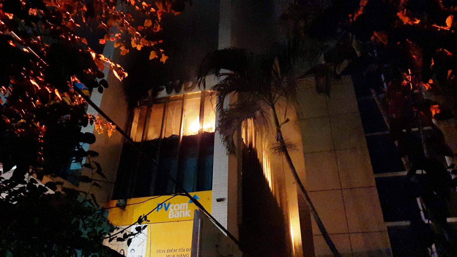 Vụ cháy tại tòa nhà dầu khí Thanh Hóa: Số người thương vong tăng