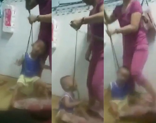 Bé trai bị mẹ bạo hành, buộc dây vào cổ