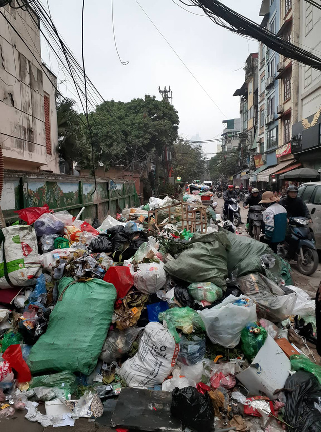 Tây Hồ - Hà Nội: Cư dân phố An Dương khốn khổ vì rác