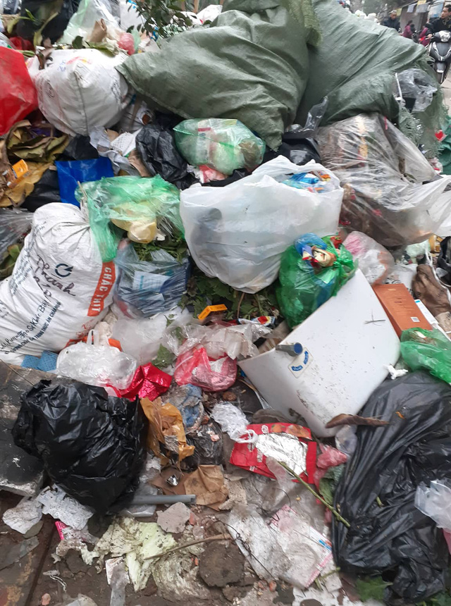 Tây Hồ - Hà Nội: Cư dân phố An Dương khốn khổ vì rác