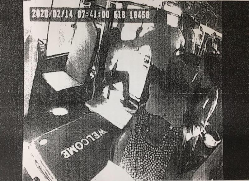 Đình chỉ công tác tài xế xe buýt cầm hung khí tấn công khách ở Sài Gòn