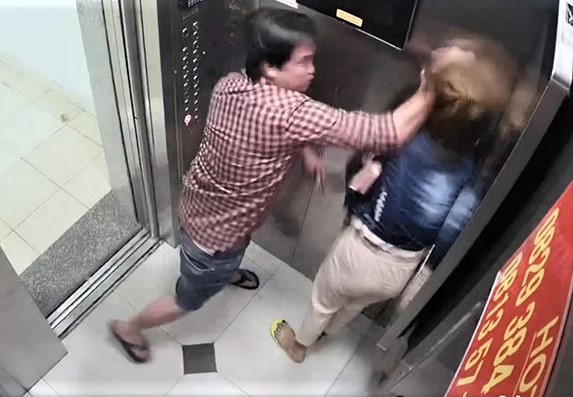 Lời khai của người đàn ông túm tóc, đánh dã man phụ nữ trong thang máy