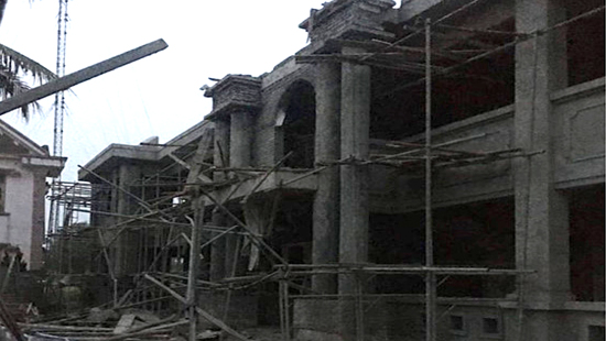 Công trình trụ sở xã bất ngờ bị đổ sập, 1 thợ xây tử vong