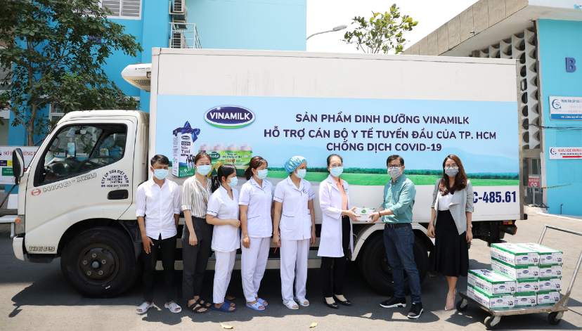 Vinamilk hỗ trợ 1 tỷ đồng tăng cường sản phẩm dinh dưỡng cho các y bác sĩ và bệnh nhân bệnh viện Bạch Mai