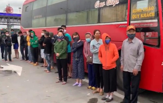 Phát hiện một xe khách chở 30 người từ TP.HCM ra Hà Nội bất chấp lệnh cấm