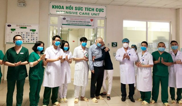Bệnh nhân người Anh từng thở máy đã khỏi bệnh, Việt Nam có 146 ca khỏi