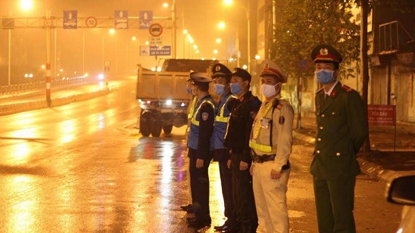 Hà Nội: Xử phạt 57 phương tiện vận tải trong 15 ngày cách ly xã hội
