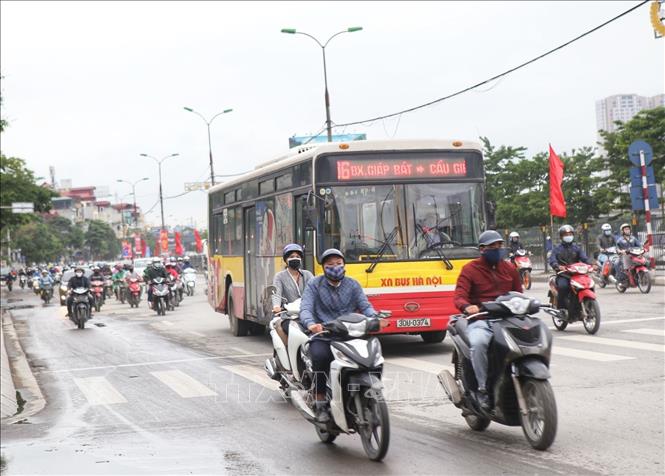 Xe buýt hoạt động trở lại trên 104 tuyến ở Hà Nội