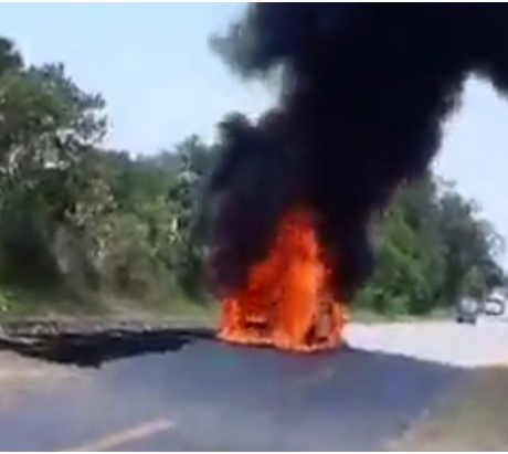 Xe Hyundai Santafe bốc cháy ngùn ngụt trên đường, tài xế bị bỏng nặng