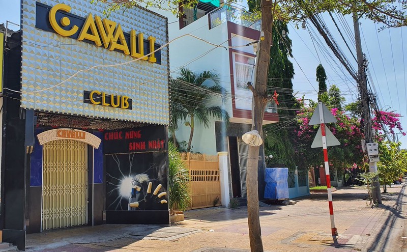 Hai nhóm thanh niên truy sát kinh hoàng trong quán bar Cavalli khiến 1 người chết