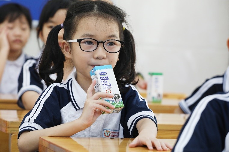 Hơn 1 triệu trẻ em mẫu giáo và học sinh tiểu học được thụ hưởng sữa học đường trên toàn địa bàn TP. Hà Nội, đạt tỷ lệ 91,16%