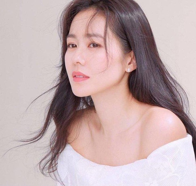 Nữ diễn viên Son Ye Jin của 'Hạ cánh nơi anh' trở thành Người phụ nữ đẹp nhất năm 2020