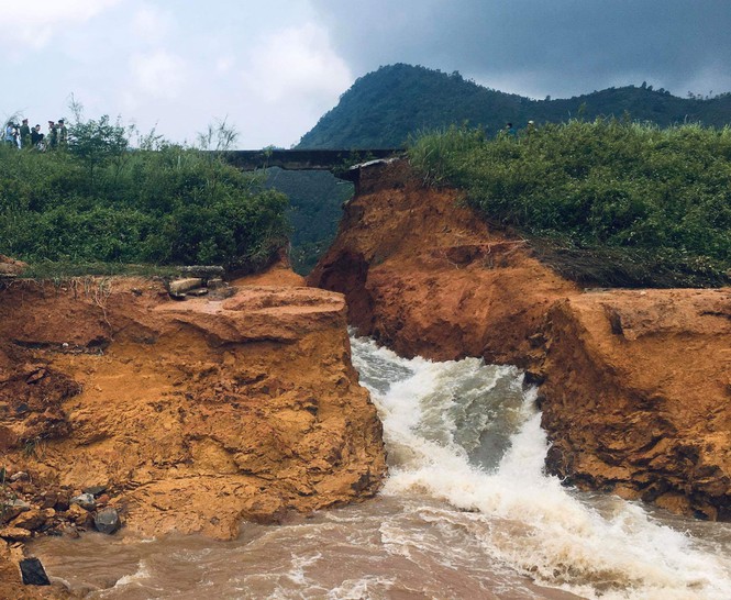 Vỡ đập thủy điện ở Phú Thọ, khẩn cấp di dời các hộ dân