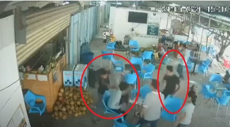 Mâu thuẫn khi mua cơm, chủ quán cà phê bị đánh dã man ở TP HCM