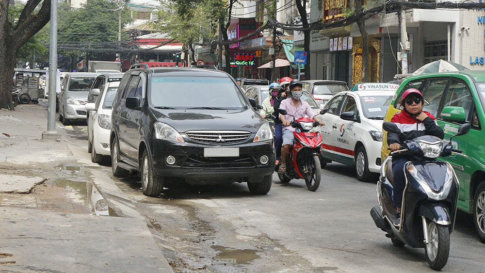 Dừng đỗ ô tô sai quy định có thể bị phạt đến 12 triệu đồng