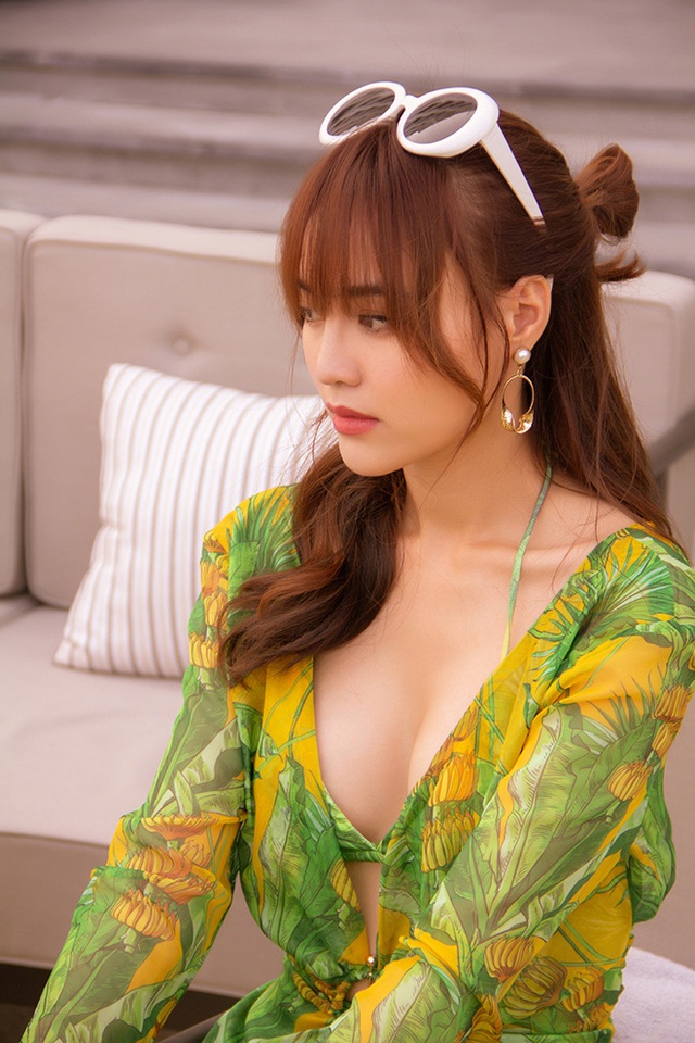 Ninh Dương Lan Ngọc diện bikini nóng bỏng khoe vòng eo 54 cm