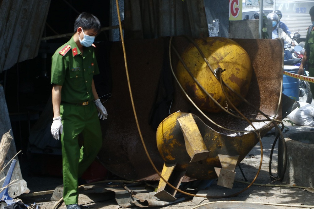 Nổ bình nén khí gas, chủ tiệm vá lốp ô tô tử vong