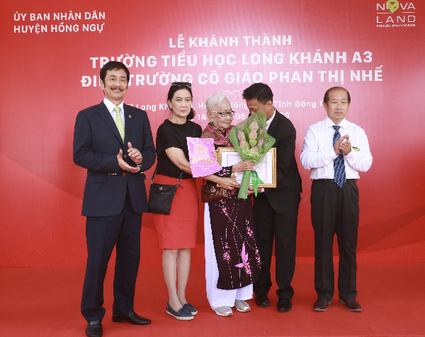 Chung niềm hân hoan đón chào ngôi trường mới - Trường Tiểu học Long Khánh A3 - Điểm trường Cô giáo Phan Thị Nhế