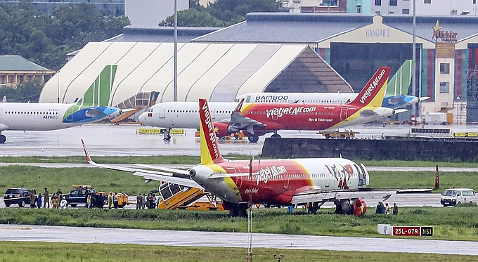Máy bay Vietjet lao lệch đường băng, sân bay Tân Sơn Nhất tạm dừng hoạt động