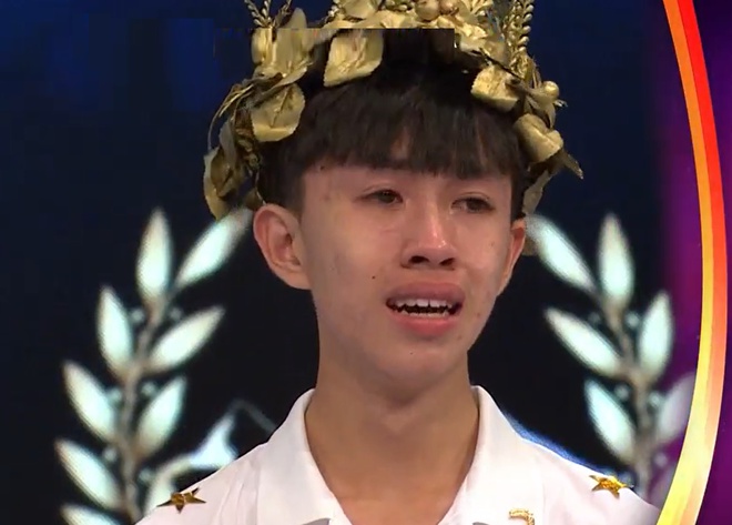 Nam sinh Quảng Trị bật khóc khi giành vé vào chung kết Olympia