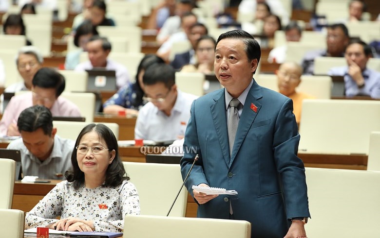 Bộ trưởng TN&MT Trần Hồng Hà giải trình trước Quốc hội về việc thu phí rác sinh hoạt theo kg