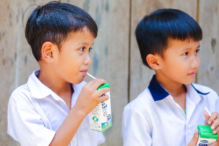 Sữa học đường Quảng Nam: Học sinh miền núi được uống sữa miễn phí