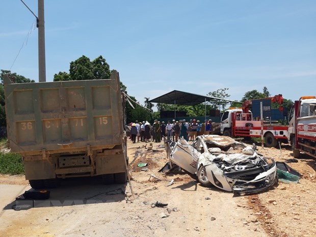 Khởi tố, bắt tạm giam tài xế xe tải lật đè chết 3 người ở Thanh Hóa
