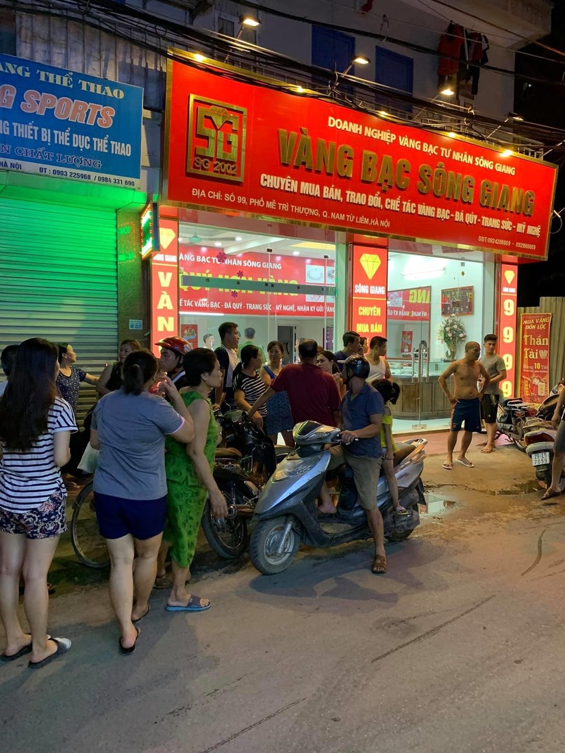 Truy bắt đối tượng liều lĩnh cướp tiệm vàng trong đêm ở Hà Nội