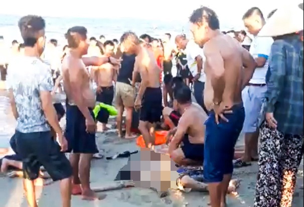Quảng Nam: 3 thanh niên chết đuối thương tâm khi tắm biển